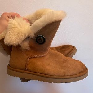 UGG Boots tan button size 6